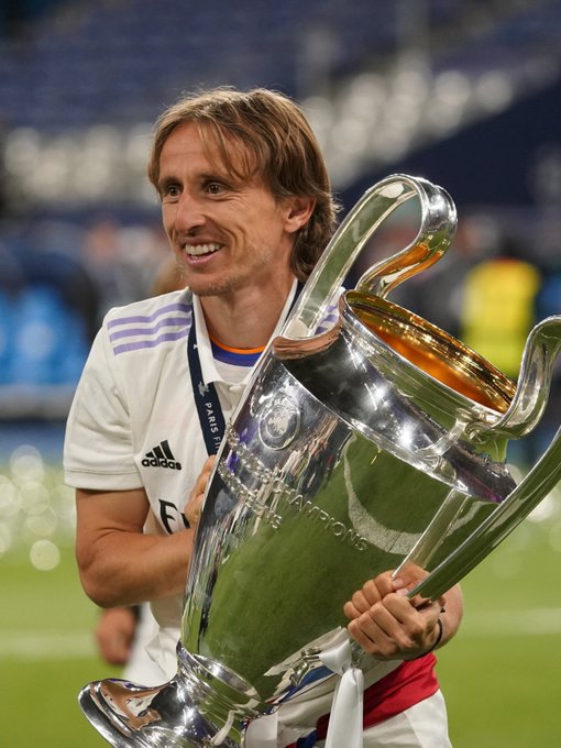 德天空：格纳布里倾向于续约，可能与拜仁签1-2年的降薪合同