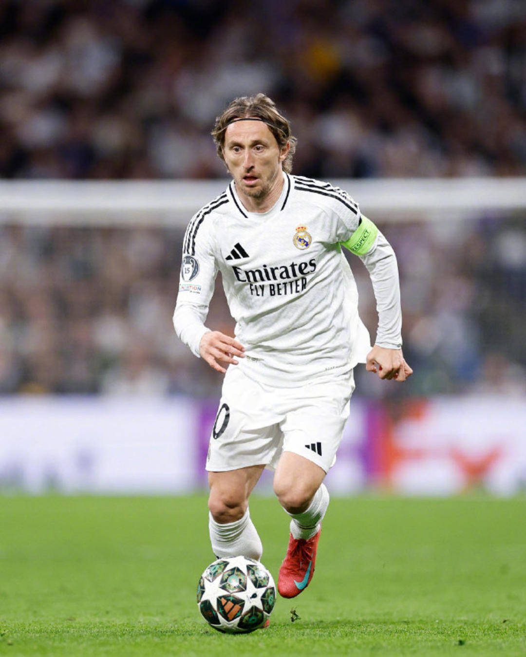 NBA球员数据榜：东契奇助攻领跑,